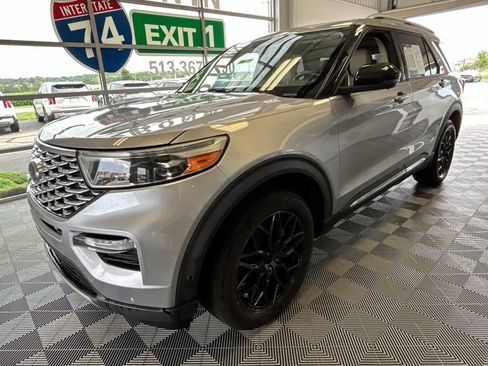 Used 2020 Ford Explorer Platinum w/ Premium Technology Package AWD/4WD image 3