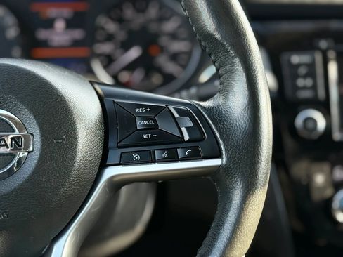 Used 2018 Nissan Rogue SV AWD/4WD image 30