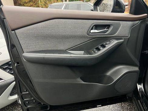 Used 2023 Nissan Rogue SV image 10