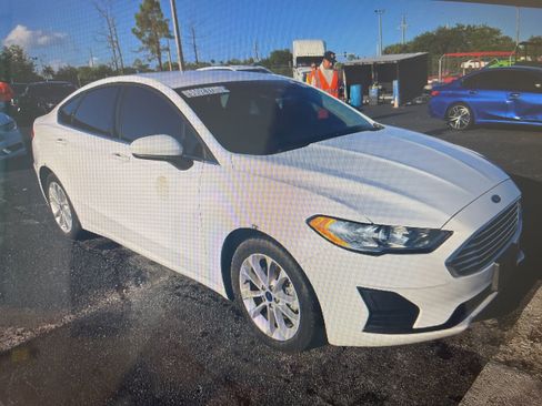 Used 2020 Ford Fusion SE image 6