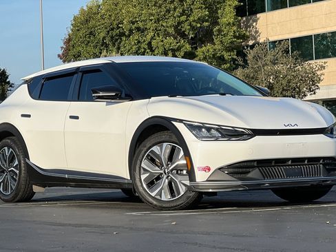 Used 2023 Kia EV6 Light image 2