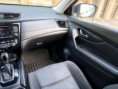 Used 2020 Nissan Rogue SV image 30