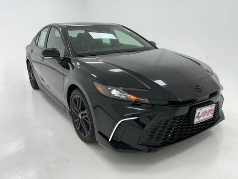 New 2026 Toyota Camry Hybrid w/ Multimedia Upgrade Package FWD image 2