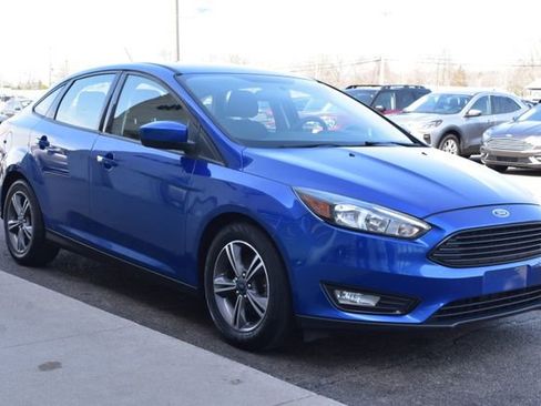 Used 2018 Ford Focus SE w/ SE Appearance Package image 9
