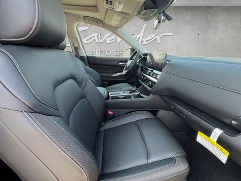 New 2026 Nissan Pathfinder SL image 24