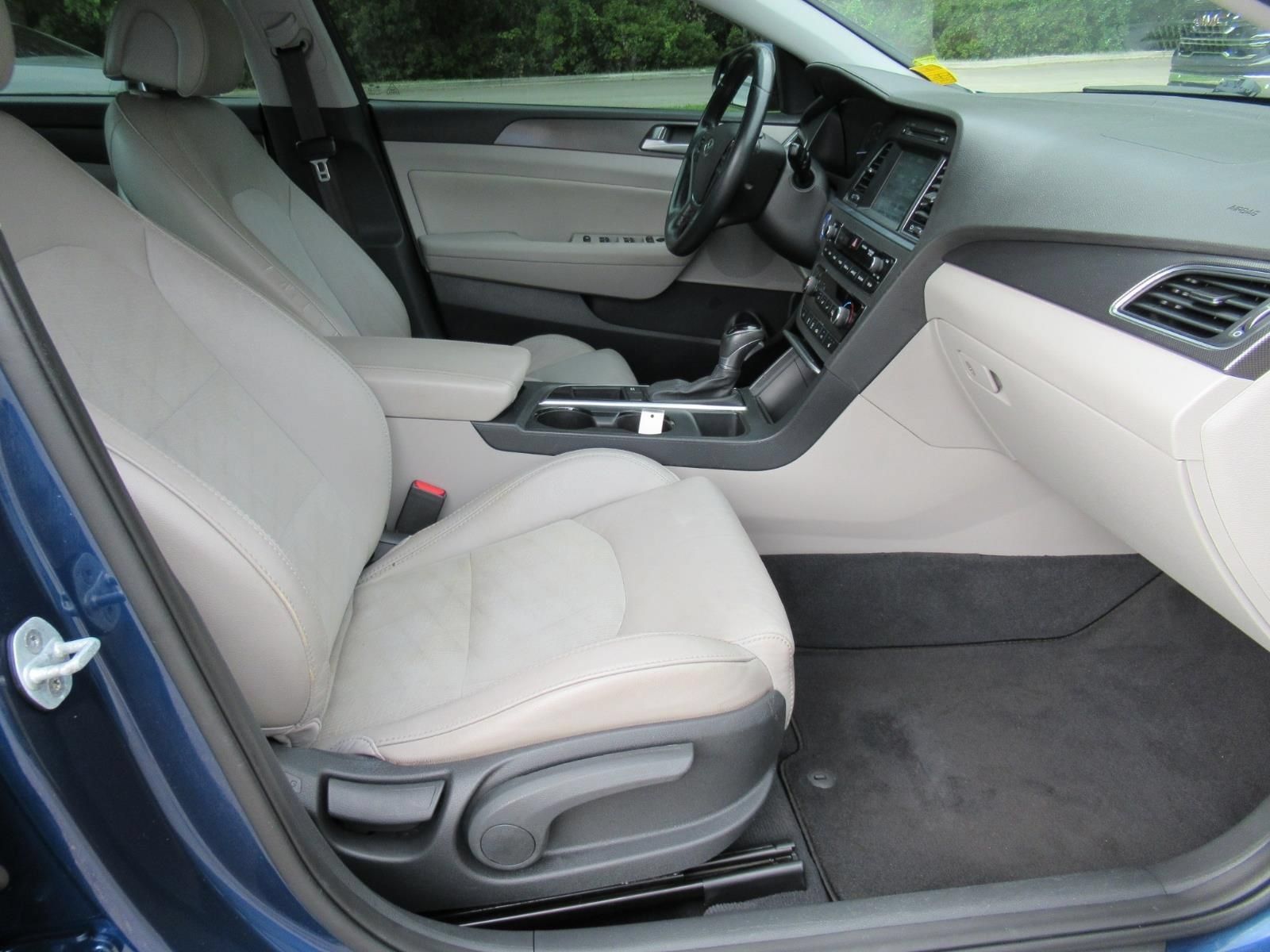 Used 2016 Hyundai Sonata Sport w/ Option Group 1V FWD image 9
