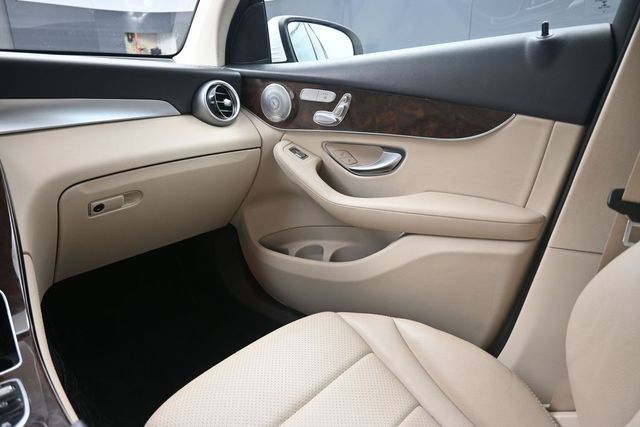 Used 2017 Mercedes-Benz GLC 300 4MATIC image 24