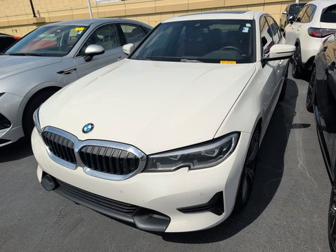 Used 2022 BMW 330i Sedan w/ Driving Assistance Package image 3