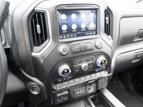 Used 2022 GMC Sierra 3500 AT4 image 3