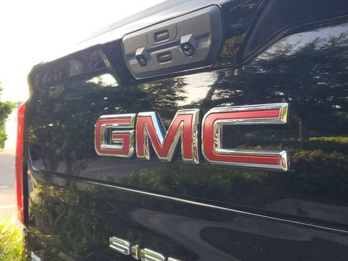Used 2024 GMC Sierra 1500 AT4 w/ Technology Package AWD/4WD image 6