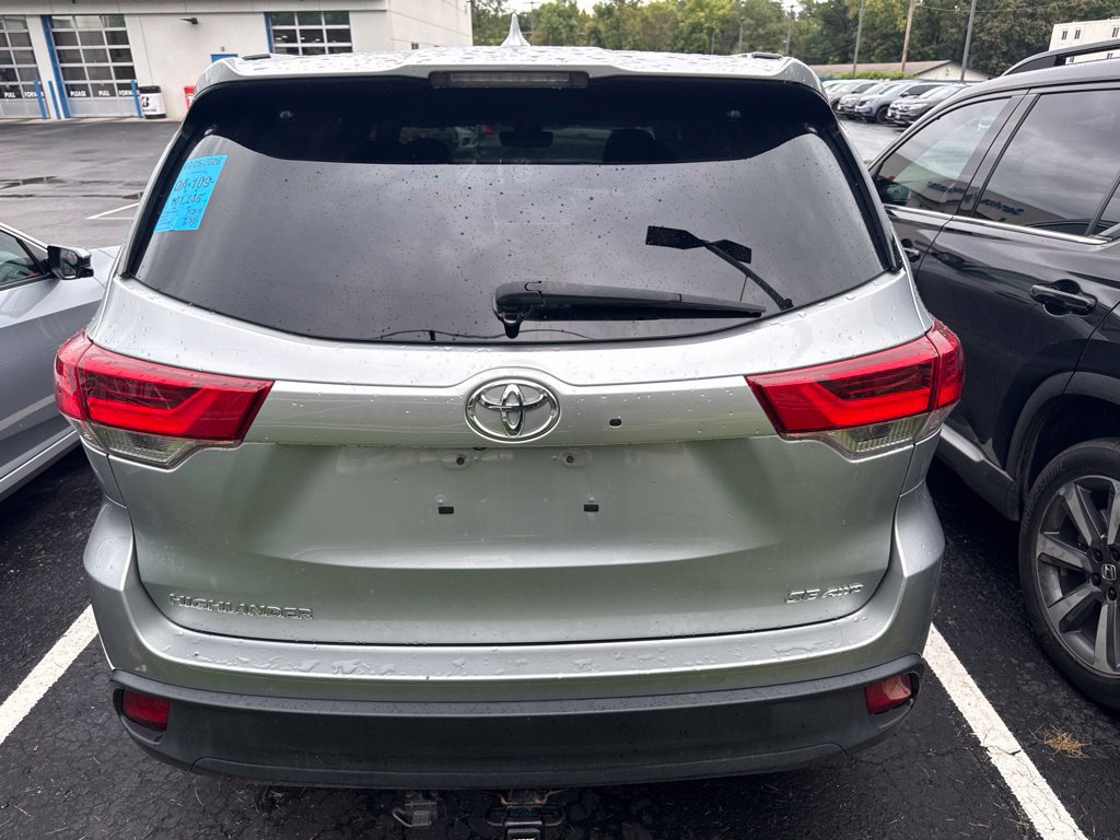 Used 2017 Toyota Highlander SE AWD/4WD image 5