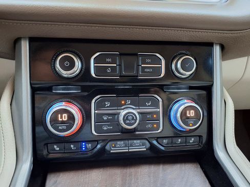 Used 2021 GMC Yukon XL Denali w/ Denali Premium Package RWD image 26