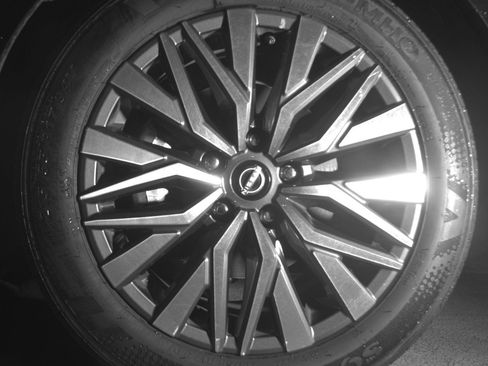 Used 2025 Nissan Altima 2.5 SV FWD image 12