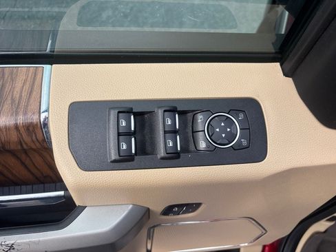 Used 2018 Ford F150 Lariat w/ Equipment Group 502A Luxury AWD/4WD image 17