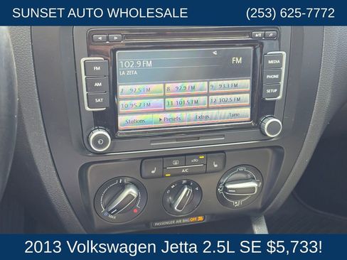 Used 2013 Volkswagen Jetta SE FWD image 34