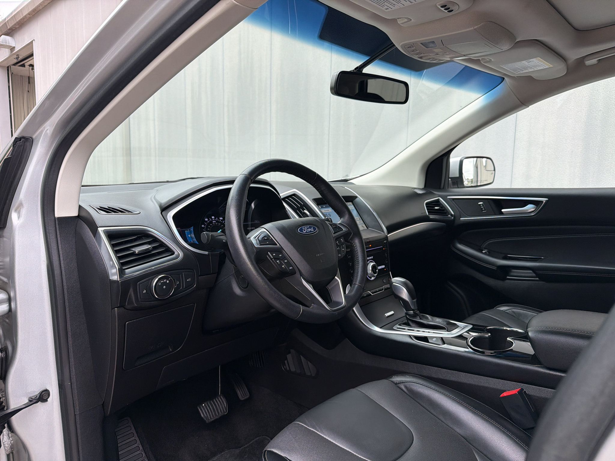 Used 2018 Ford Edge Titanium w/ Equipment Group 301A FWD image 10