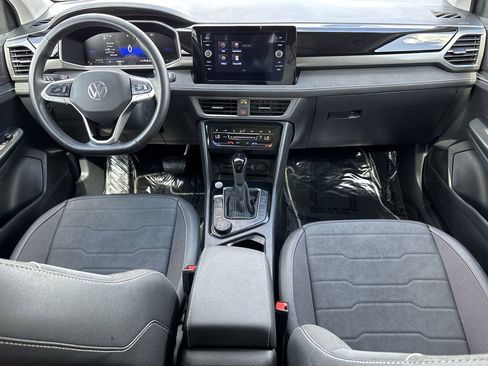 Used 2025 Volkswagen Taos SE image 12