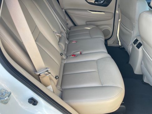 Used 2018 Nissan Rogue SL w/ Premium Package FWD image 18