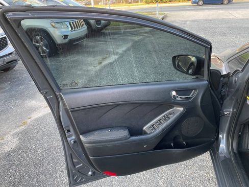 Used 2016 Kia Forte LX FWD image 12