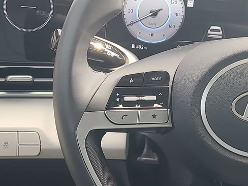 Certified 2025 Hyundai Elantra Limited FWD image 21