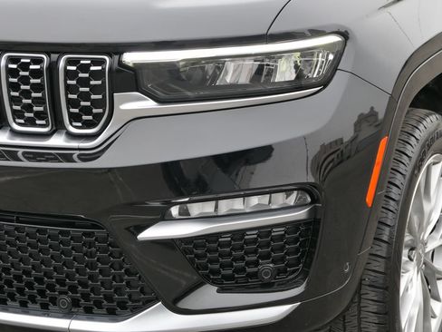 Used 2023 Jeep Grand Cherokee Summit w/ Luxury Tech Group V AWD/4WD image 7