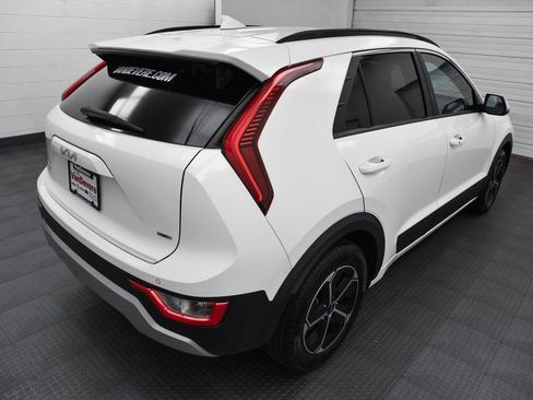 Used 2023 Kia Niro EX image 9