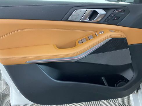 Used 2022 BMW X7 xDrive40i w/ Premium Package image 11