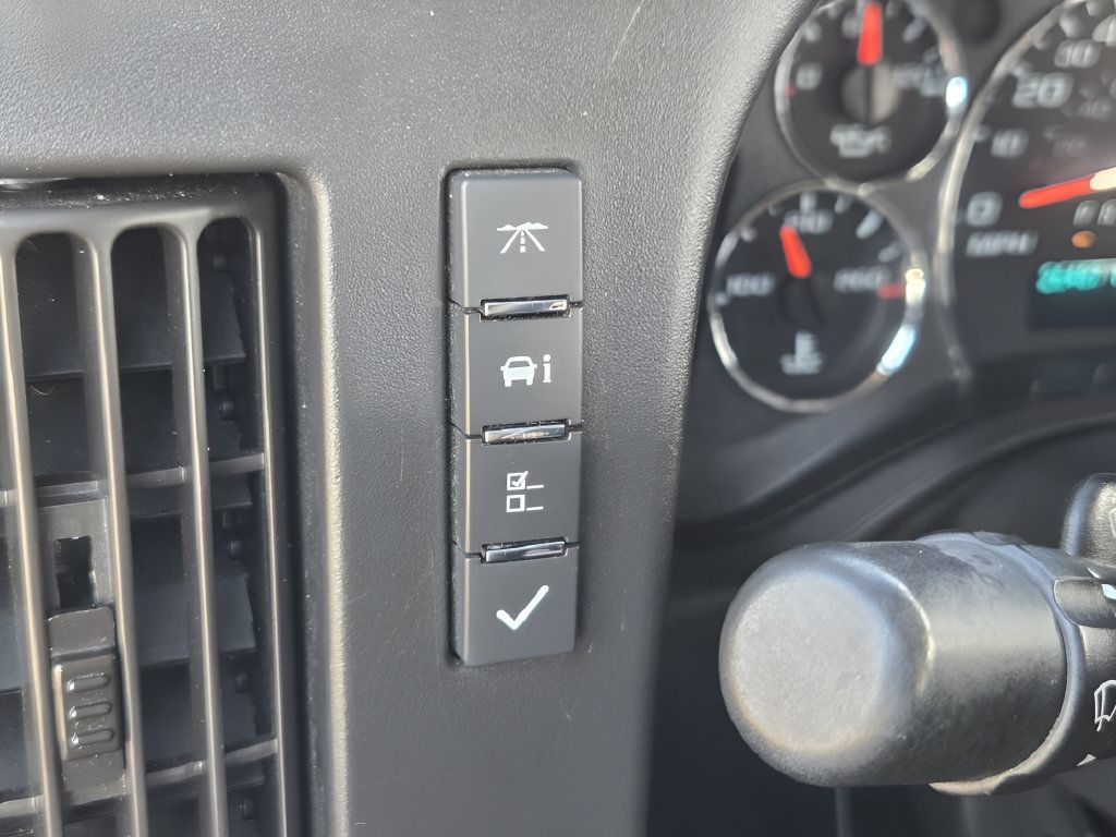 Used 2022 Chevrolet Express 2500 w/ Driver Convenience Package RWD image 18