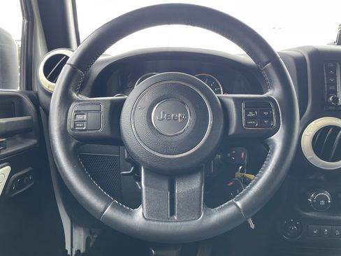Used 2015 Jeep Wrangler Unlimited Sahara AWD/4WD image 26