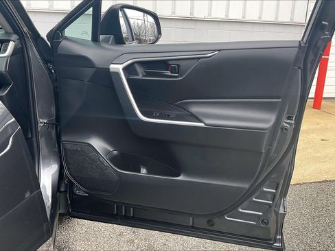 Used 2025 Toyota RAV4 LE image 28