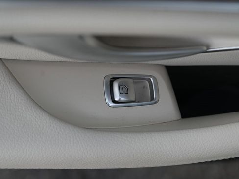 Used 2019 Mercedes-Benz E 300 4MATIC image 33