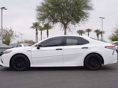Used 2019 Toyota Camry SE image 2