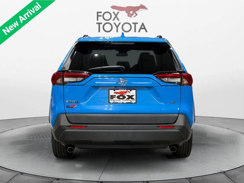 Used 2019 Toyota RAV4 LE w/ Carpet Mat Package FWD image 5