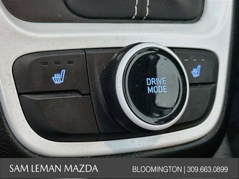 Used 2024 Hyundai Venue Limited FWD image 20