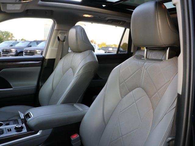 Used 2021 Toyota Highlander Platinum AWD/4WD image 21