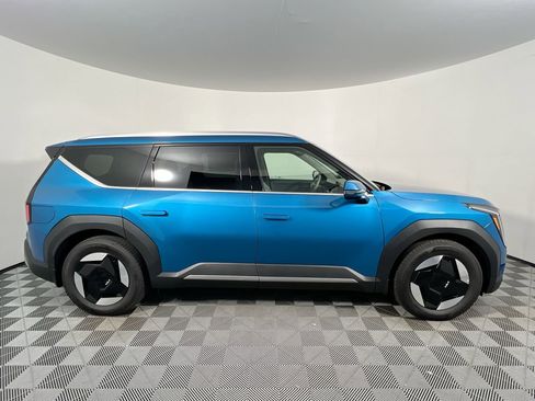 New 2026 Kia EV9 Wind image 2