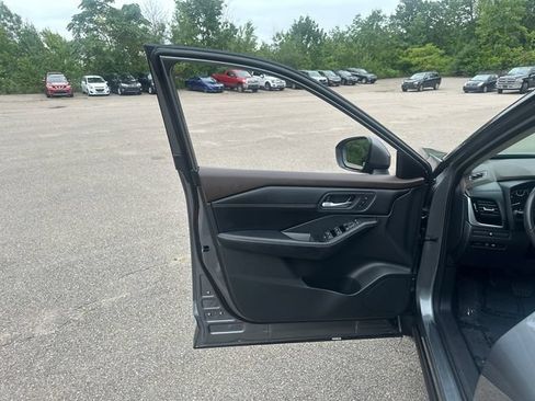 Used 2023 Nissan Rogue SL AWD/4WD image 25