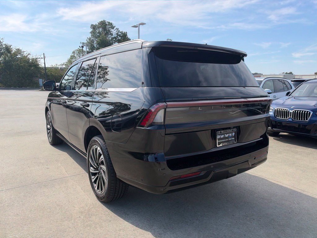 Used 2025 Lincoln Navigator Black Label AWD/4WD image 3