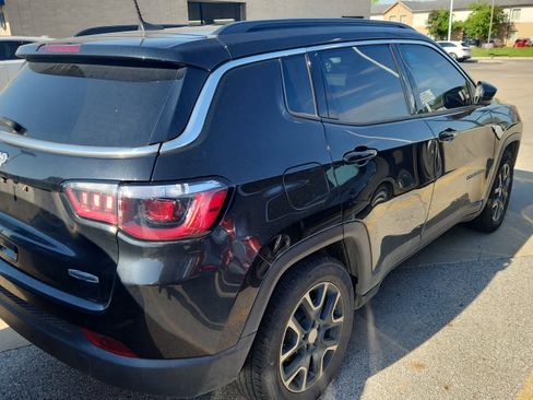 Used 2022 Jeep Compass Latitude FWD image 5