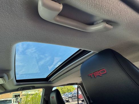 Used 2018 Toyota 4Runner TRD Off-Road Premium w/ Convenience Package AWD/4WD image 23