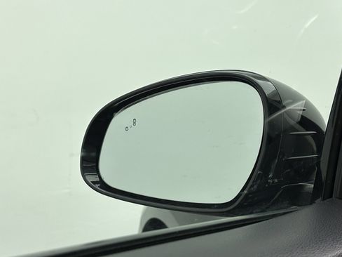 Used 2022 Genesis G70 2.0T image 14