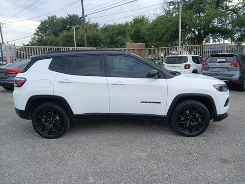Used 2024 Jeep Compass Latitude w/ Altitude Special Edition AWD/4WD image 7