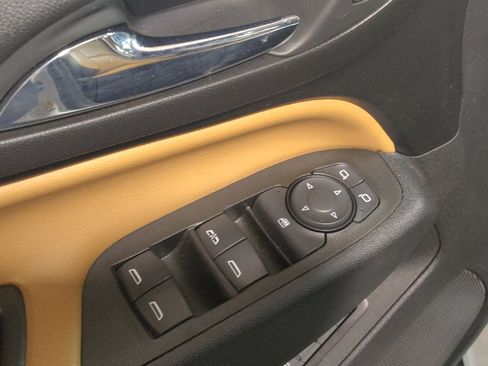 Used 2021 Chevrolet Equinox Premier FWD image 27