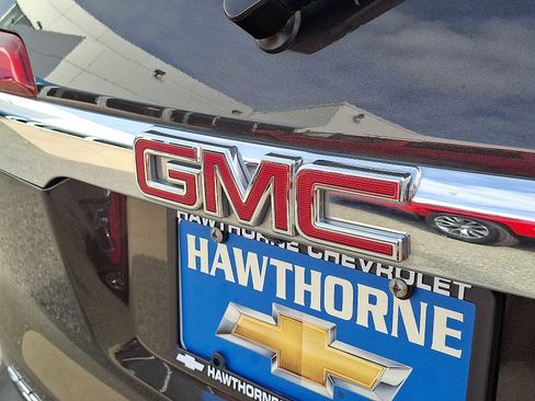 Certified 2018 GMC Acadia SLE image 28