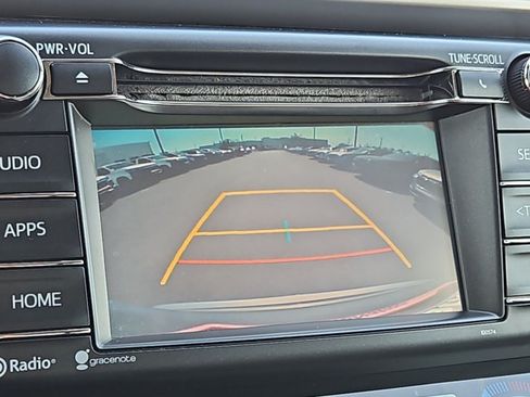 Used 2018 Toyota RAV4 XLE AWD/4WD image 19