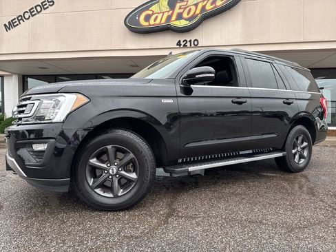 Used 2018 Ford Expedition XLT w/ Equipment Group 202A AWD/4WD image 17