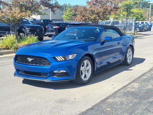Used 2017 Ford Mustang Convertible image 3