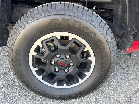 Used 2025 Toyota Tacoma TRD Off-Road AWD/4WD image 7