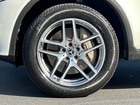 Used 2019 Mercedes-Benz GLC 300 4MATIC image 25