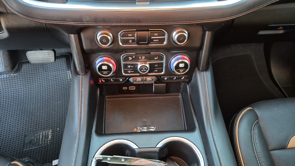 Used 2024 GMC Yukon XL AT4 w/ Technology Package AWD/4WD image 17
